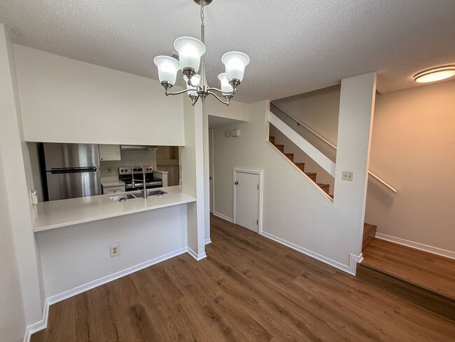 Building Photo - Completely remodeled 2 bedroom 1.5 bath to...