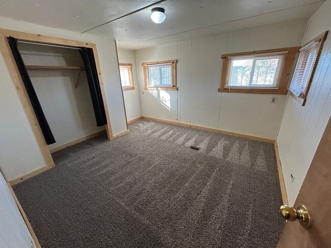 Building Photo - 2 Bedroom 1 Bath Updated Mobile Home in A & J Mobile Home Park