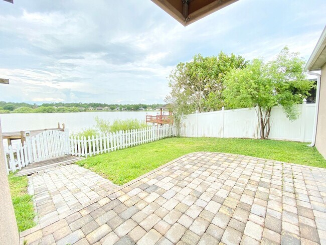 Building Photo - Beautiful Lake View Home in Waterside Estate!