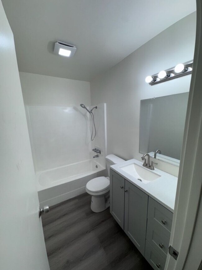 Building Photo - 4727 W 147th St