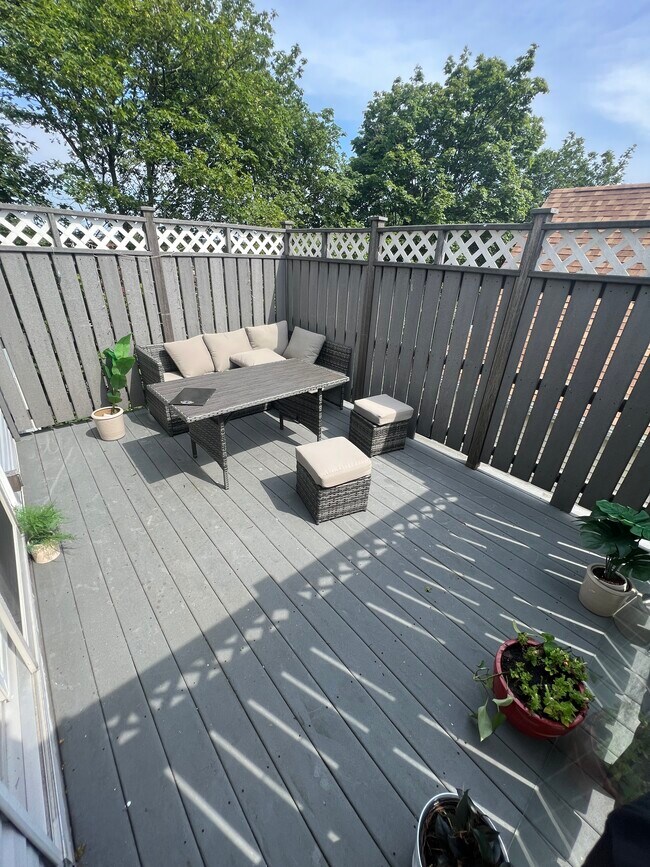 Building Photo - 24 Thurman St