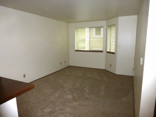 Building Photo - Pinehurst West - 1 bedroom