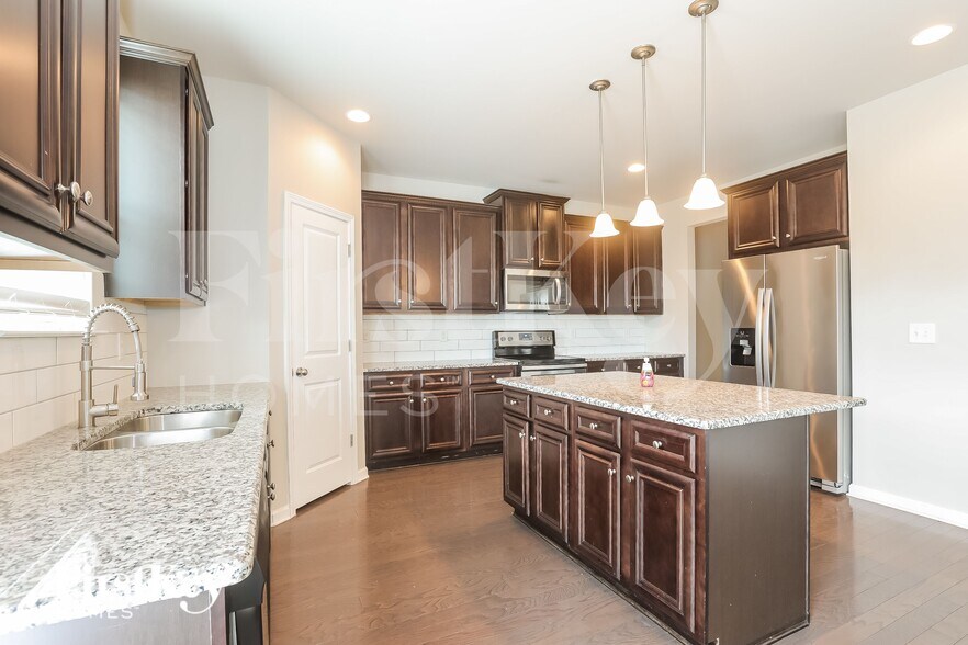 Building Photo - 1247 Heartwood Ave