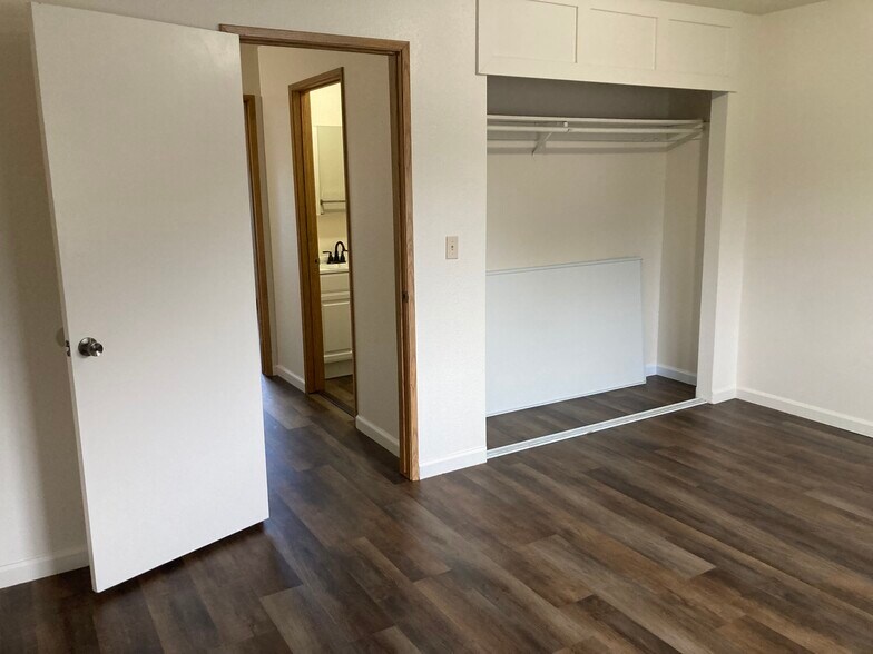 Building Photo - 236 2nd Ave