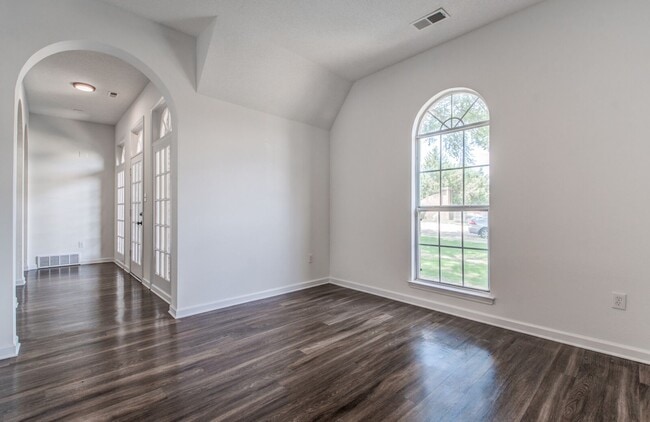 Building Photo - 5624 Annandale Dr