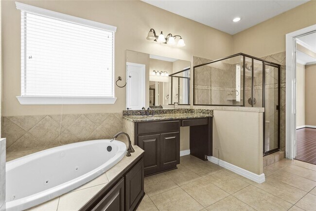 Building Photo - 2515 Sentry Oak Way