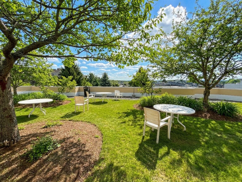 Building Photo - 211 Central St