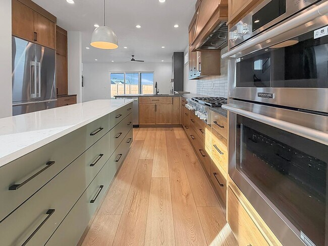 Building Photo - Luxury New Construction in Centerra: 4-Bed High-End Home, Dog Friendly, Fenced Yard, Near Downtow...