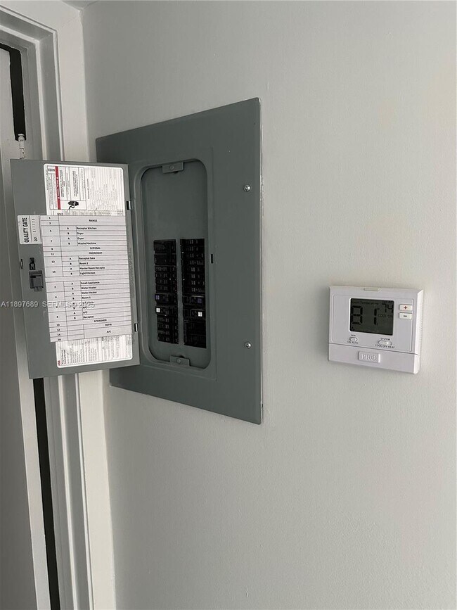 Building Photo - 855 NE 209th St