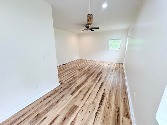 Building Photo - 212 Barbourville Dr