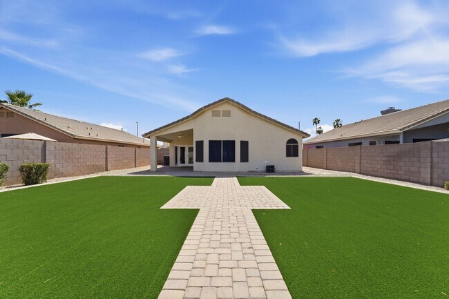 Building Photo - Welcome to this well-maintained 3-bedroom, 2-bath home in Gilbert, AZ!