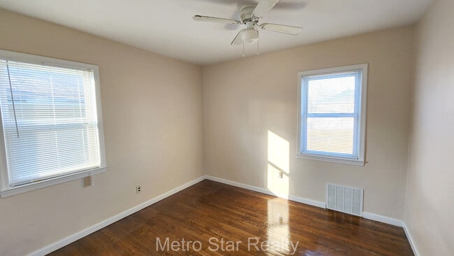 Building Photo - 315 N Minerva Ave