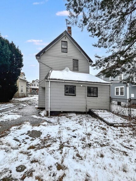 Building Photo - 5806 Bonna Ave