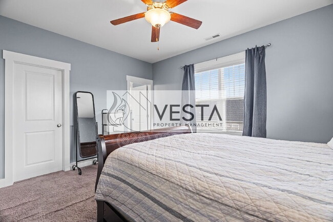 Building Photo - 16 Hyde Park Pl