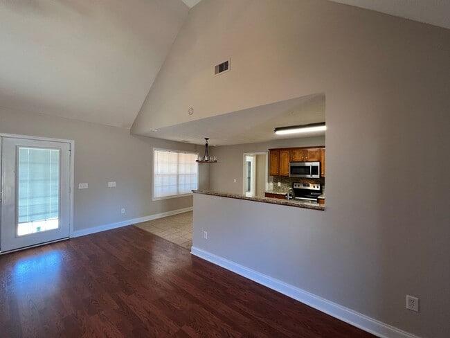 Building Photo - 1521 Mansfield Rd