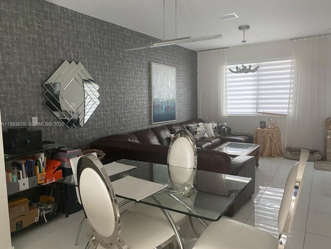 Building Photo - 4745 NW 84th Ct