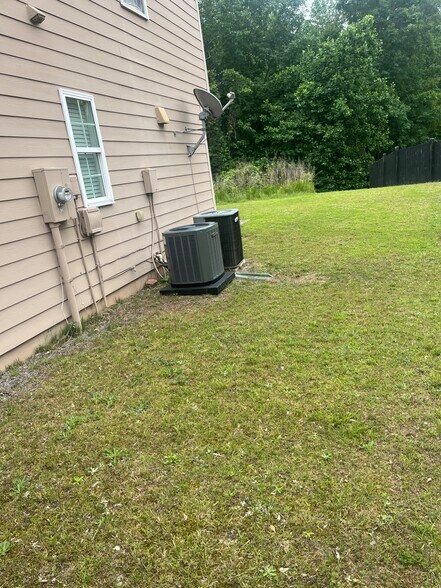 Building Photo - 2530 Sandown Ct