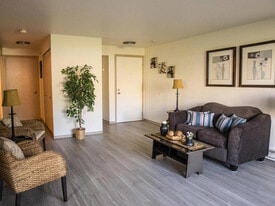 Building Photo - Eagle Pointe