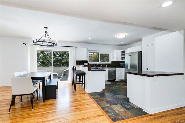 Building Photo - 3200 S Sepulveda Blvd