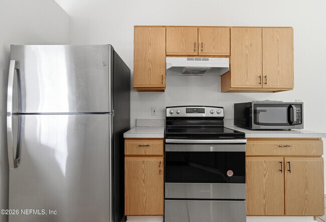 Building Photo - 8451 Oak Crossing Dr W