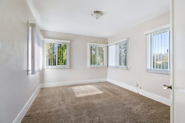 Main bedroom - 295 N Hudson Ave