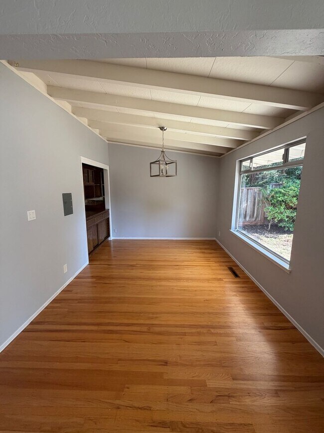 Building Photo - 3630 Lupine Ave