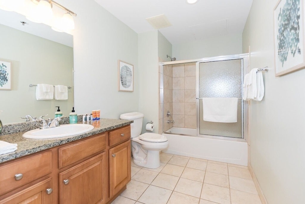 Building Photo - 401 W Shoreline Dr