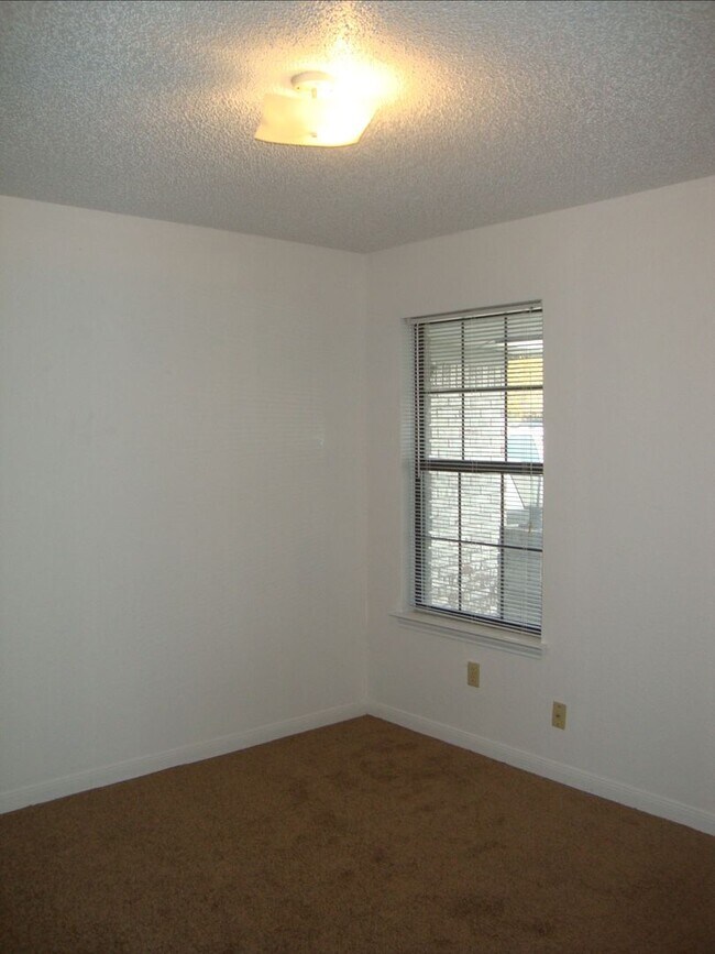 Building Photo - 3-Bedroom House for Rent in Copperas Cove