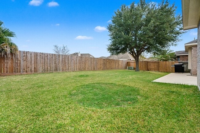 Building Photo - 809 Hallmark Oak St