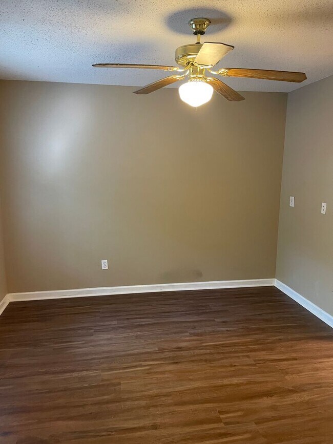 Building Photo - Regency Square Condo, Unit A3