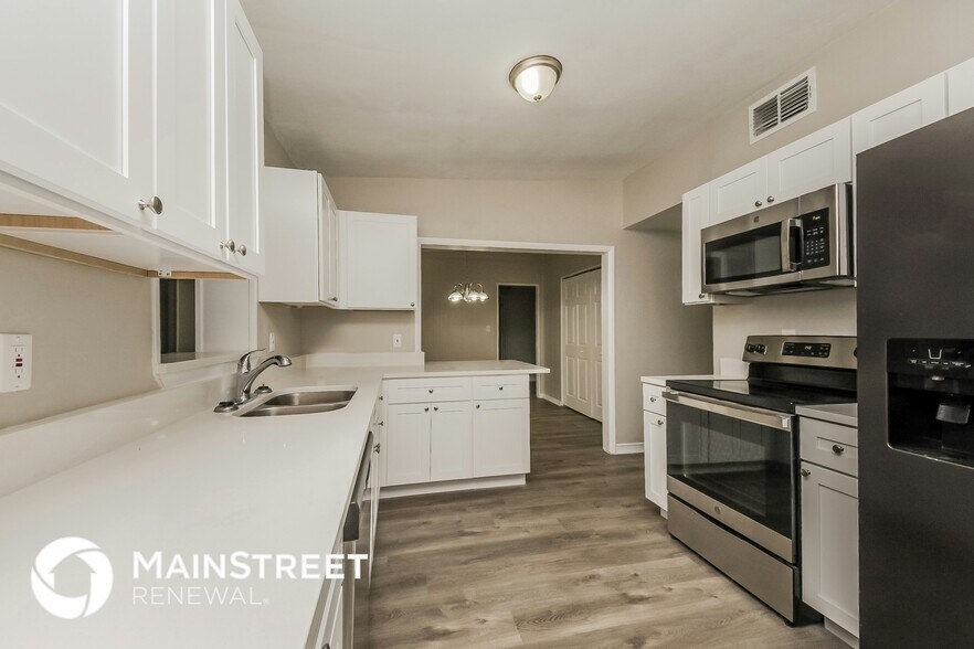 Building Photo - 2803 Glendora Ave