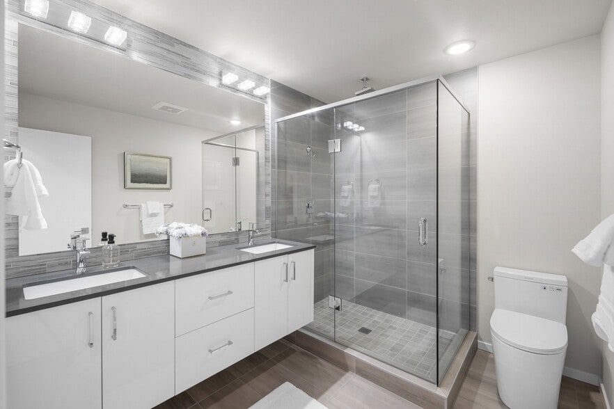 Building Photo - 1816 15th Ave S