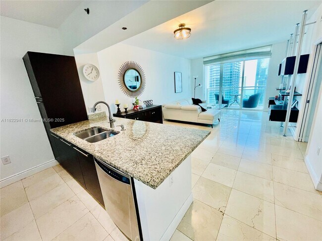 Building Photo - 950 Brickell Bay Dr