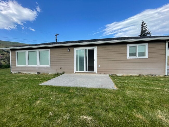 Building Photo - 3 Bed/2 Bath Home with Columbia River & Mt...
