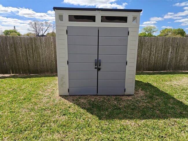 Building Photo - 1731 Gray Hawk Dr