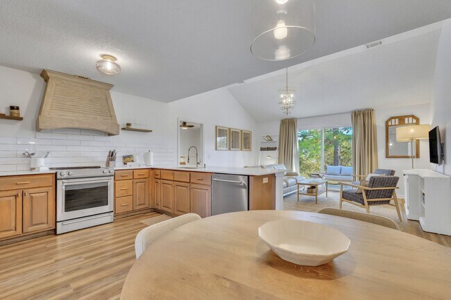 Building Photo - 142 West Tisbury Lane