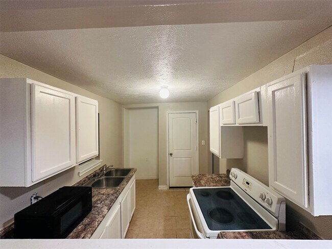 Building Photo - 4410 Galesburg St