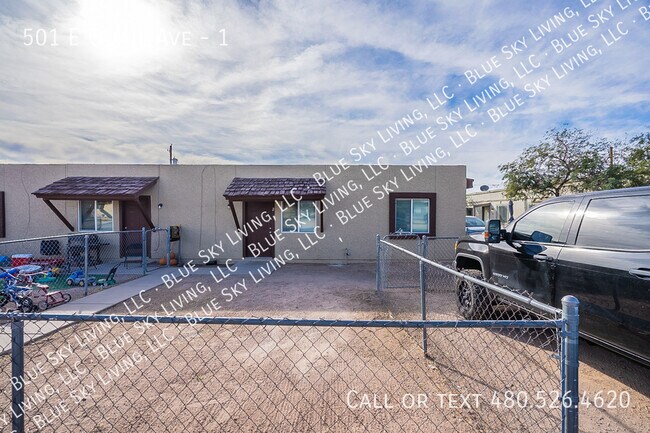 Building Photo - 501 E Quail Ave