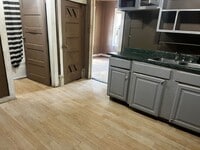 Building Photo - 406 Davis St