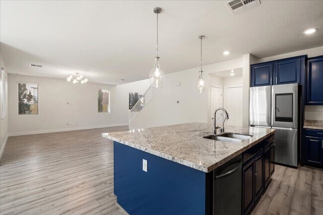 Building Photo - Entertainer's Dream 4Bd Home with Designer Finishes & Outdoor Kitchen