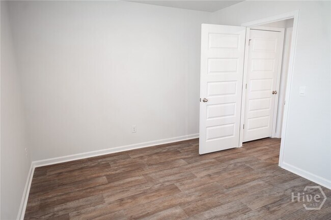 Building Photo - 102 Red Admiral Ln