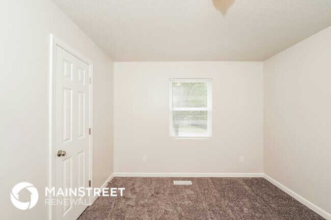 Building Photo - 4852 Shady View Dr