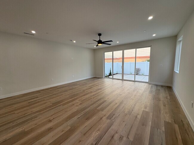 Building Photo - 260 Donax Ave