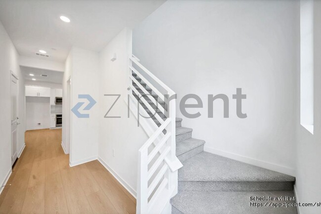 Building Photo - 2556 E Lincoln Paseo