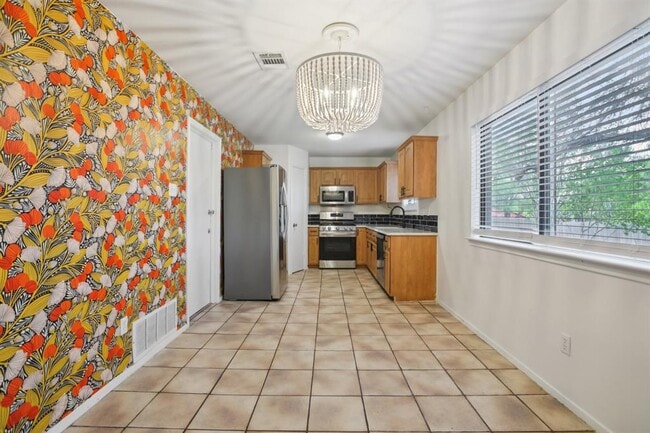 Building Photo - 1300 Tuxford Cove