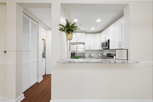 Building Photo - 433 SW 147th Ave