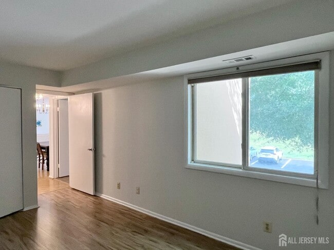 Building Photo - 2217 Sayre Dr