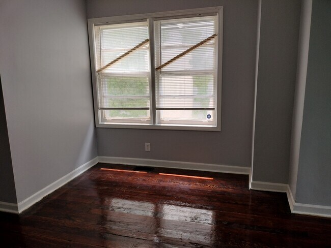 Building Photo - 10619 S Perry Ave