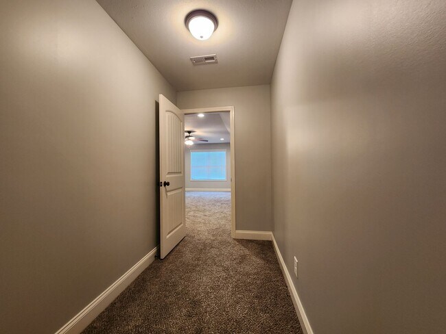 Building Photo - 1003 Sunrise Dr
