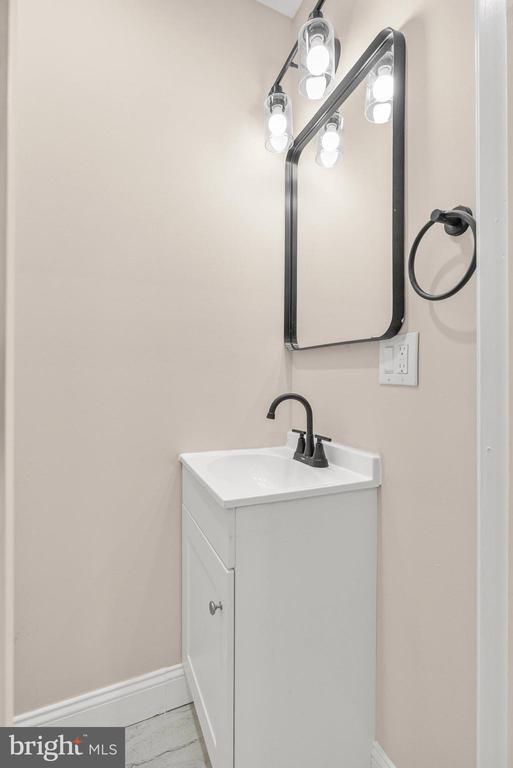 Building Photo - 7010 Cedar Park Ave